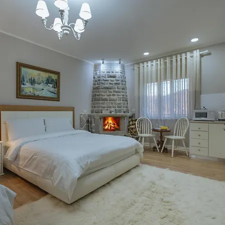 1 Lodge Korce