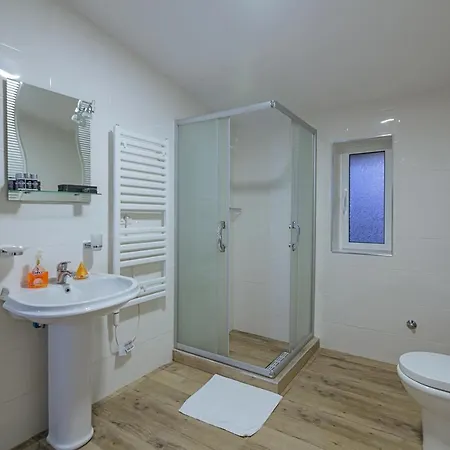 1 Alojamento de Turismo Selvagem